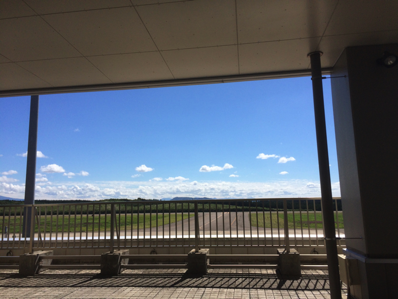 【北秋田市たかのすまち歩き】大館能代空港スカイフェスタで、空の日に見上げた空