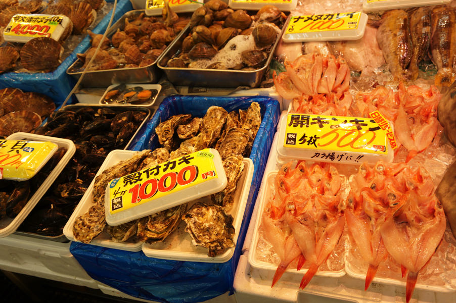 品揃え豊富！牡蠣もウニも毛ガニもたっぷり。青森県八戸市八食センター