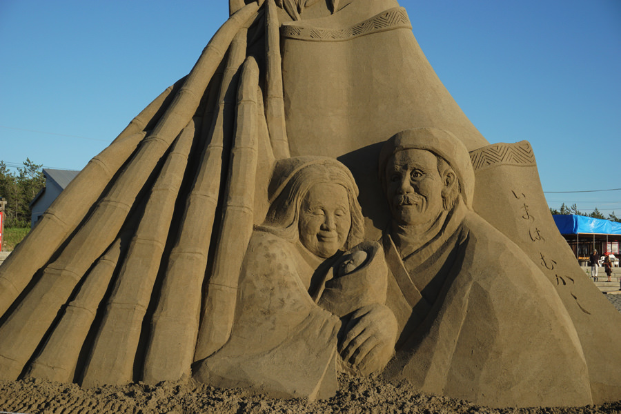 「サンドクラフトinみたね」の高さ4.2mの砂像が迫力満点！釜谷浜海水浴場
